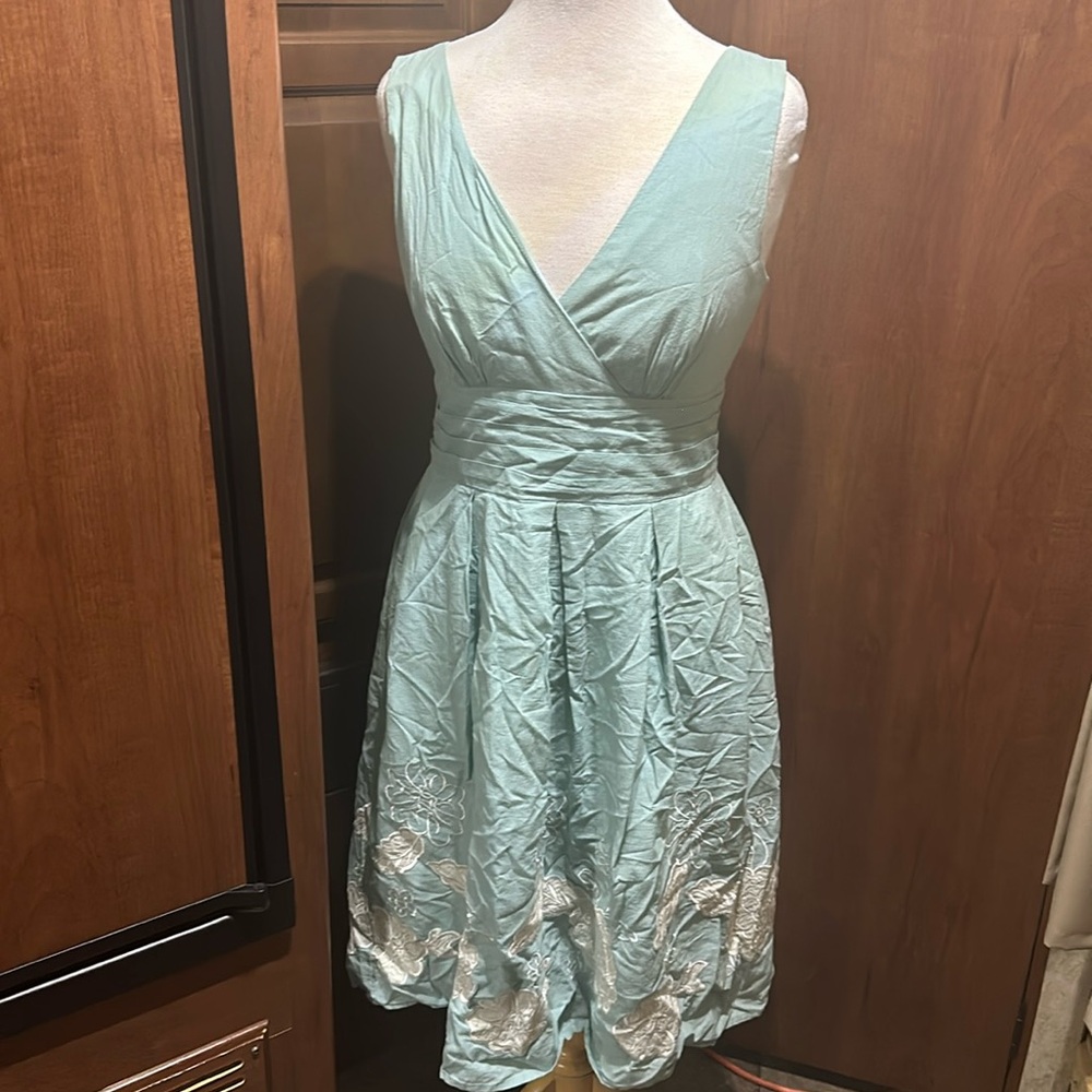 Cute dress with white flowers